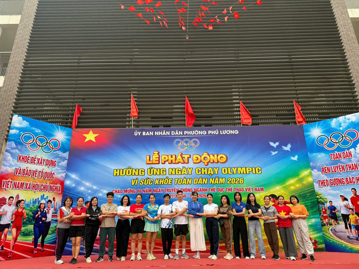 NHỮNG BƯỚC CHÂN KHÔNG MỎI