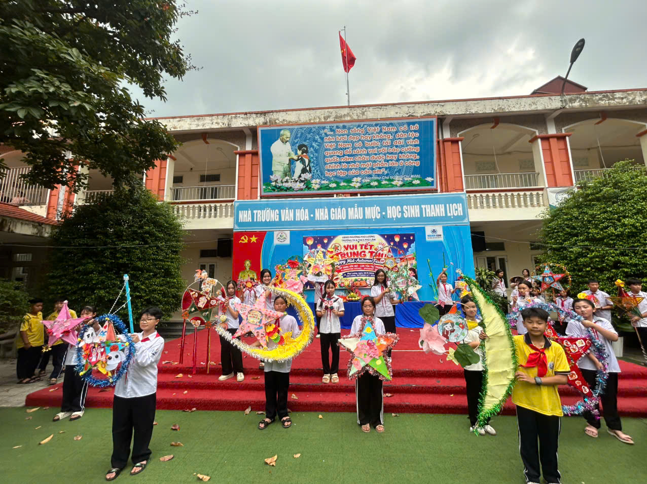 RỘN RÀNG KHÔNG KHÍ TẾT TRUNG THU TẠI TRƯỜNG TIỂU HỌC & THCS PHÚ LÃM